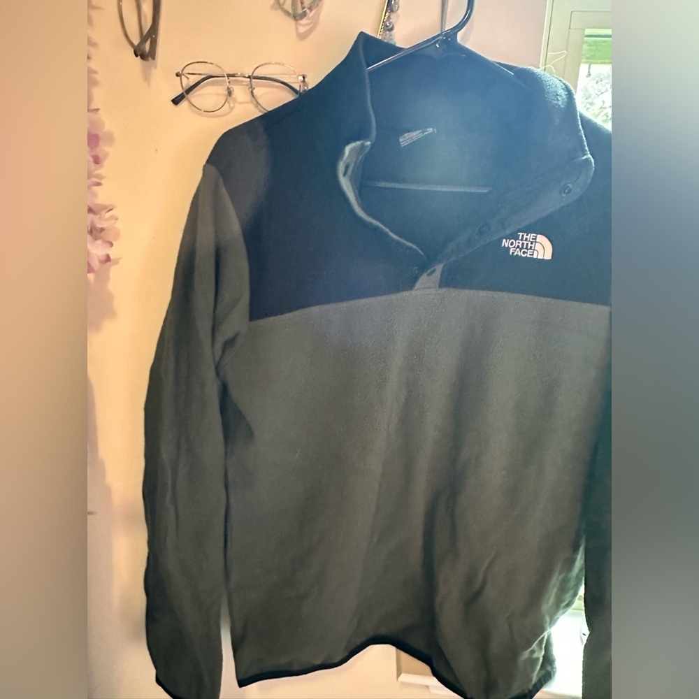 North face green and black pull over